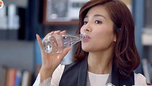 连矿泉水都快喝不起了 2017年你观察到哪些消费升级现象